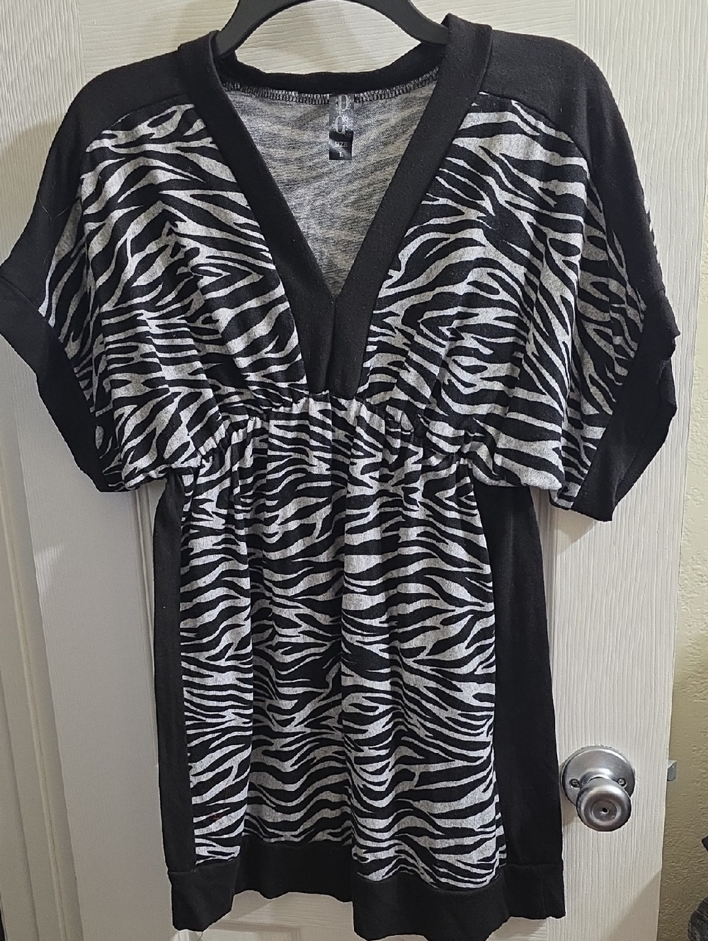 DG Black and Gray Zebra-Pattern V-Neck Tunic